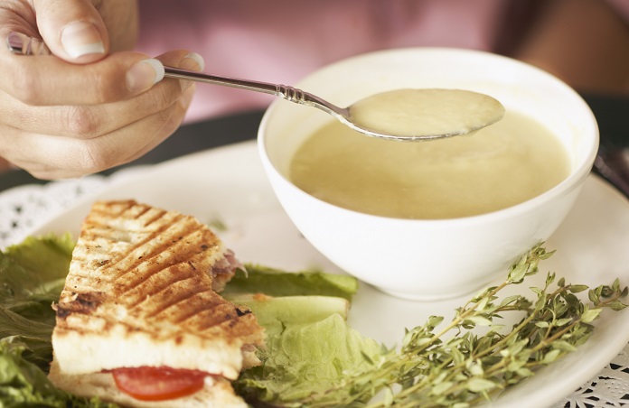Готовим вкусные супы за 15 минут: 5 несложных рецептов