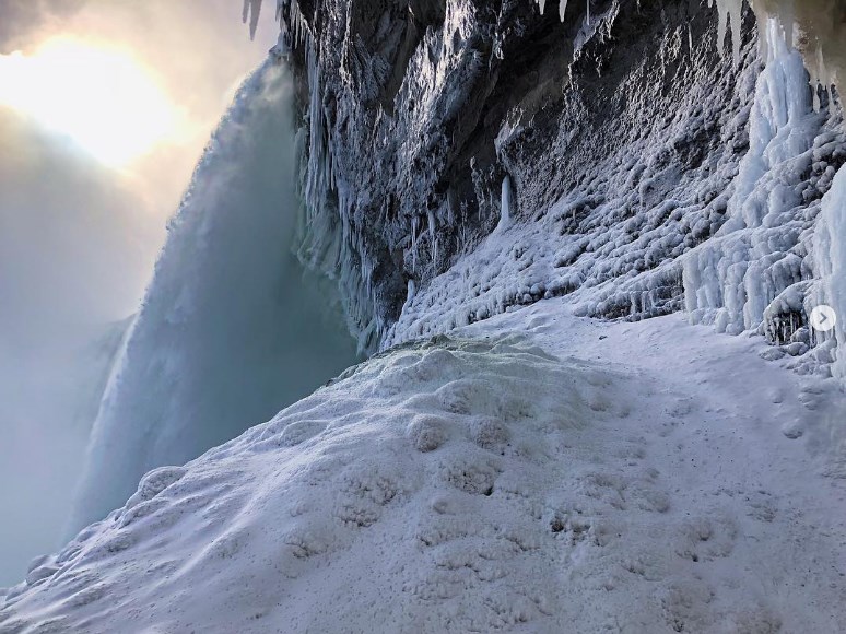 Ниагарский водопад замерз и ″остановился″. От фоток перехватывает дыхание