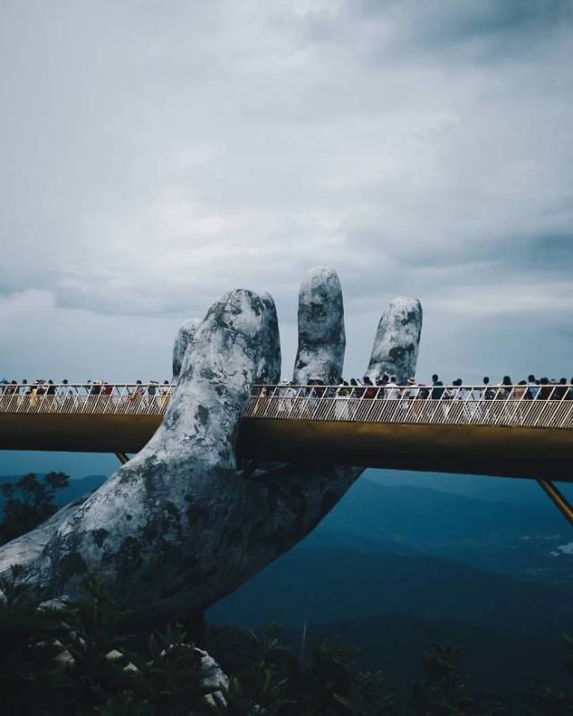 Во Вьетнаме открыли мост, который выглядит так, будто он из ″Властелина колец″